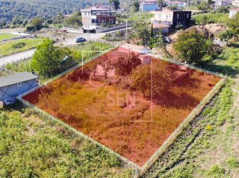 İNCESU’DA 885 M2 ARSA VE ABONELERİ YAPILI EV