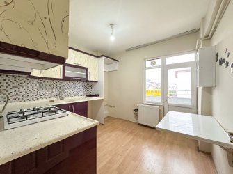    ÖMÜREVLERİ TRAMVAYDA 3+1 YALITIMLI KİRALIK DAİRE