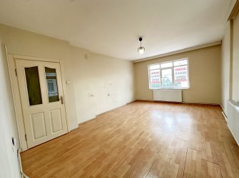    ÖMÜREVLERİ TRAMVAYDA 3+1 YALITIMLI KİRALIK DAİRE