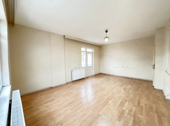    ÖMÜREVLERİ TRAMVAYDA 3+1 YALITIMLI KİRALIK DAİRE