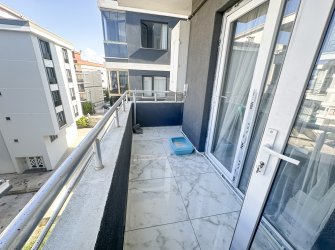 TRAMVAY DURAĞA VE SAHİLE YAKIN EŞYALI 1+1 SATILIK