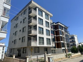 TRAMVAYA 2. SOKAKTA EŞYALI 1+1 SATILIK DAİRE