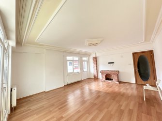 TRAMVAYA CEPHE BİNA GENİŞ 3+1 KİRALIK DAİRE